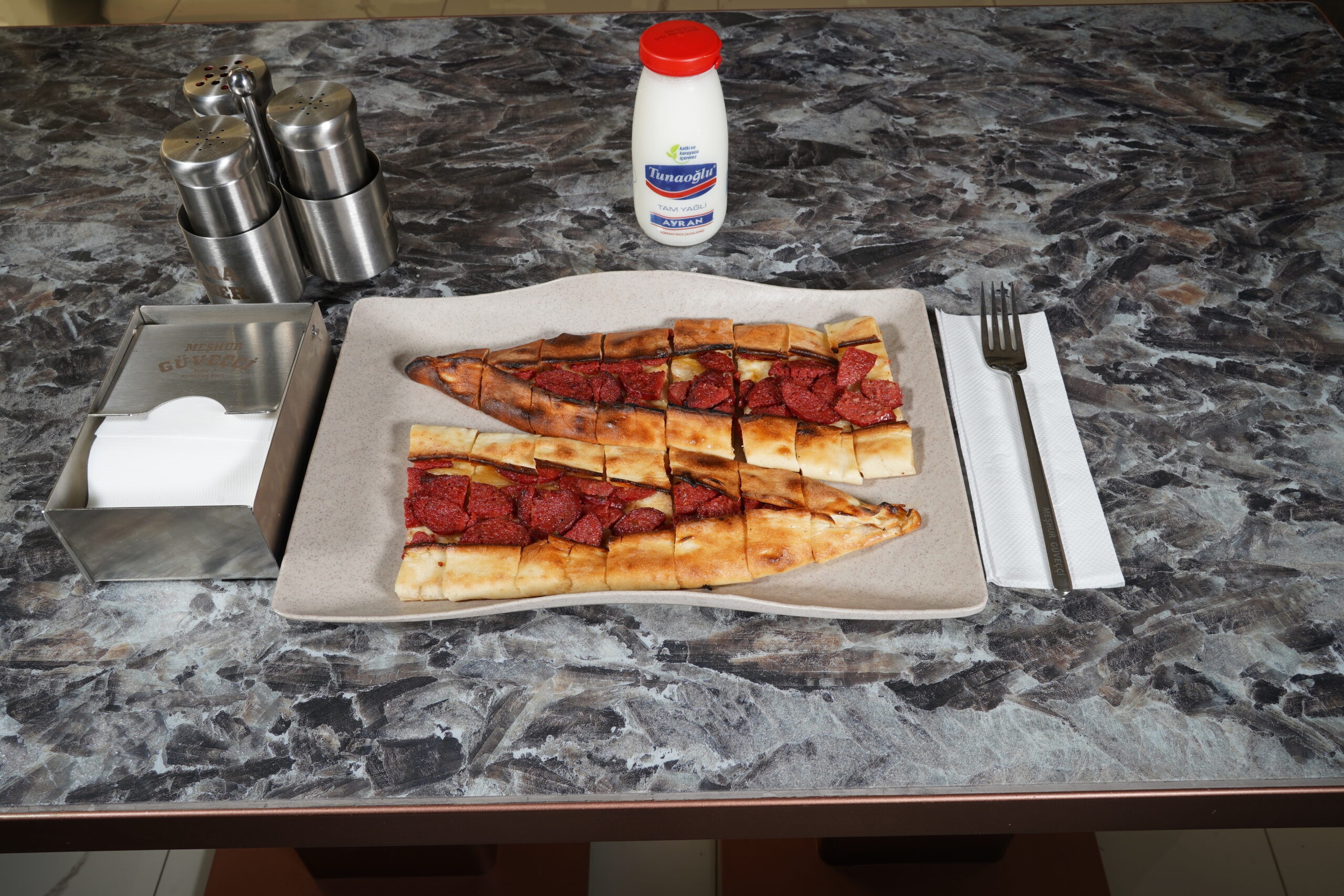 Kavurmalı Pide