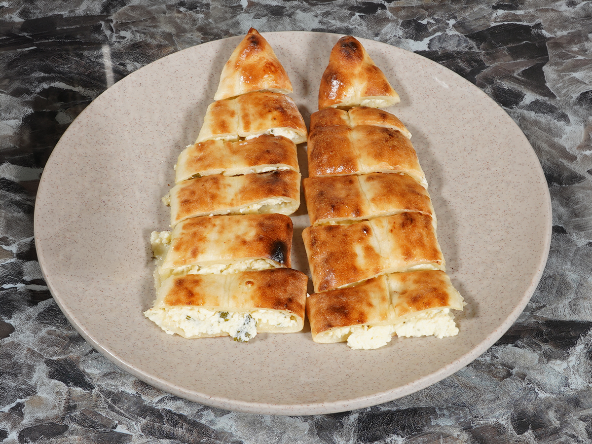 Peynirli Kır Pidesi