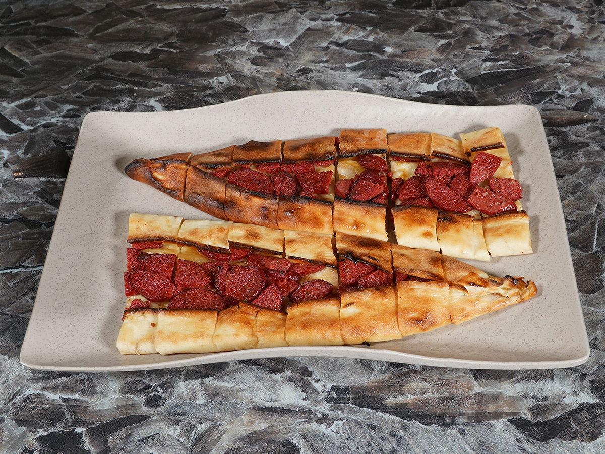 Sucuklu Pide